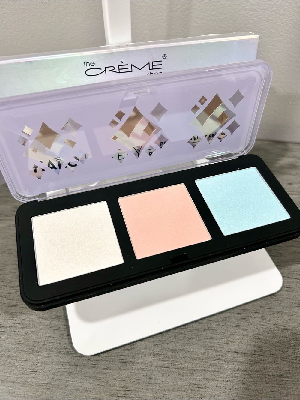 HALO LOVELY Omega Powder Highlighter Palette